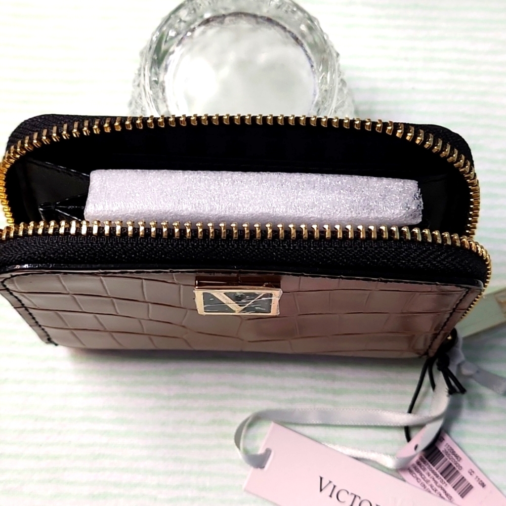VICTORIA'S SECRET Zipper Wallet! BRAND NEW! - Picture 3 of 3